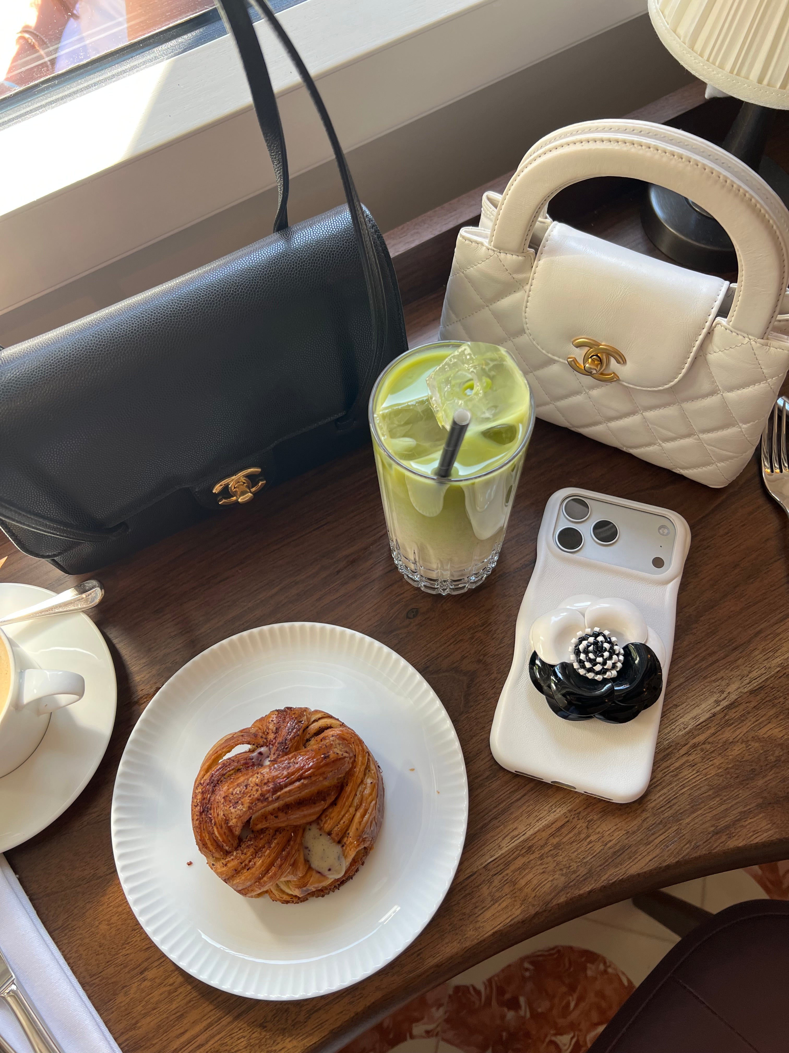 Cleo Case White