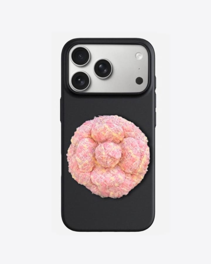 جراب كاميليا أبيض لؤلؤي لهاتف iPhone 16 Pro max